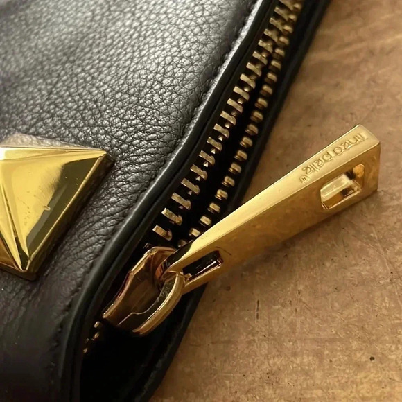 ๐HP๐ LINEA PELLE โจ Black Leather & Gold Stud Snake Reptile Embossed Zip Clutch - Picture 3 of 14
